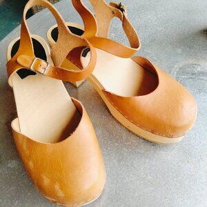 Mary Jane-esque Platform Clog 39 by Sweedish Hasbeens